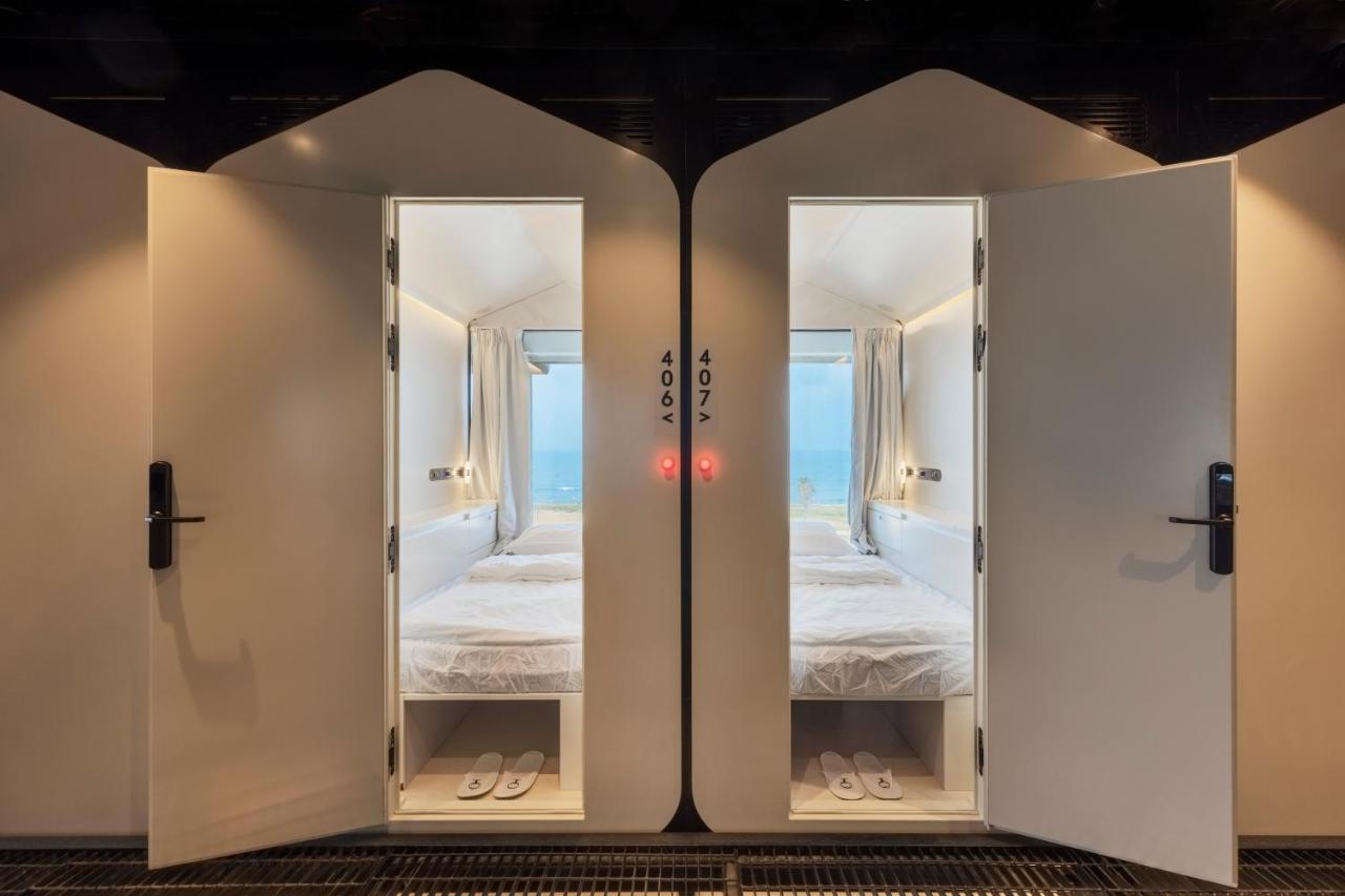 The O Pod Capsule Hotel Tel Aviv Exterior photo